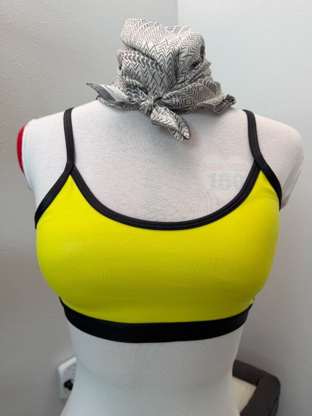 ZYIA Active Sports Bra Women’s M Neon Yellow Medium Support Workout Top